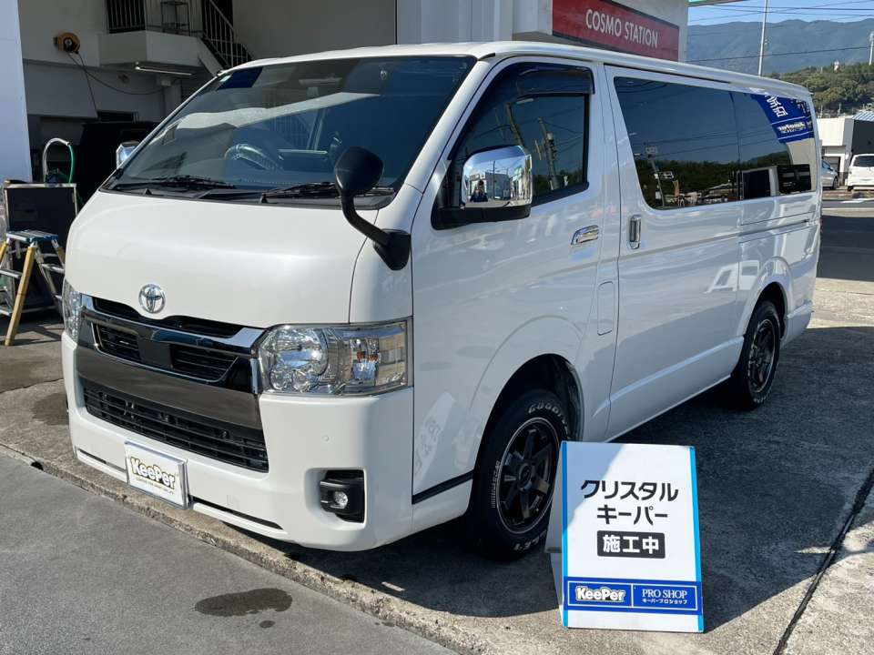 ガラス被膜が塗装の身代わりとなり、日常の汚れが固着しにくくメンテナンスも楽になります。仕事車として毎日使用するハイエースにも最適なコーティングです。