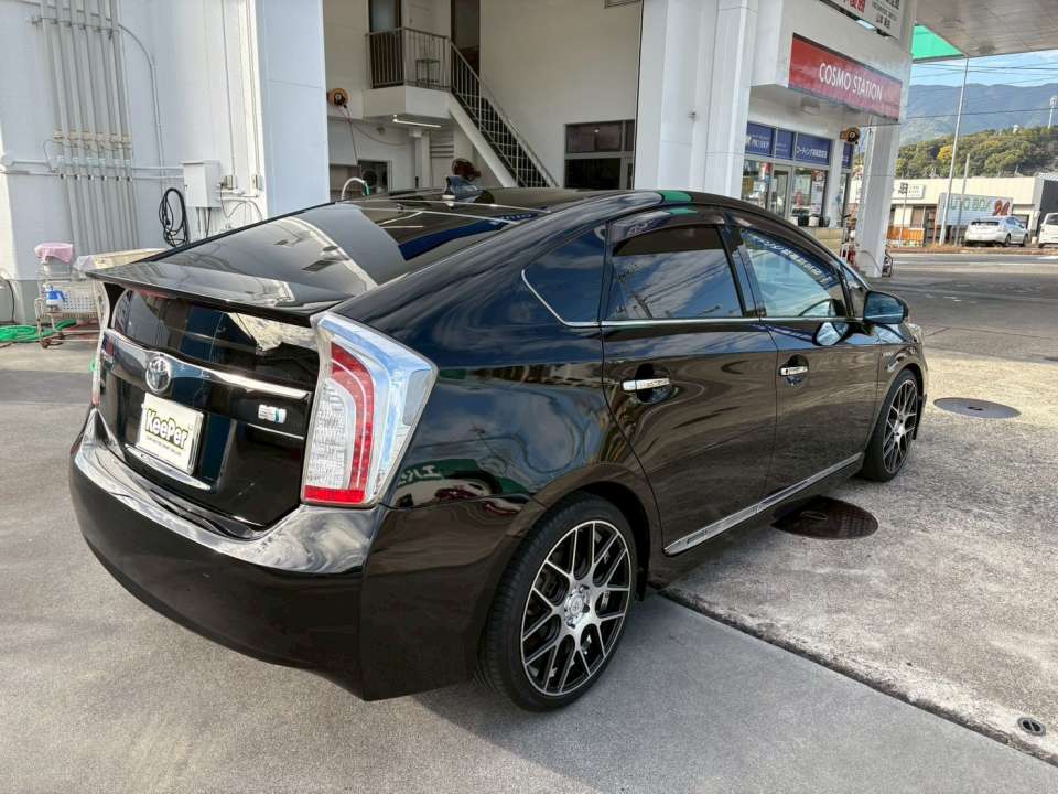 高密度ガラス被膜の艶、ガラス全面の撥水、ヘッドライトの透明感。車全体が新車のような仕上がりになりました。