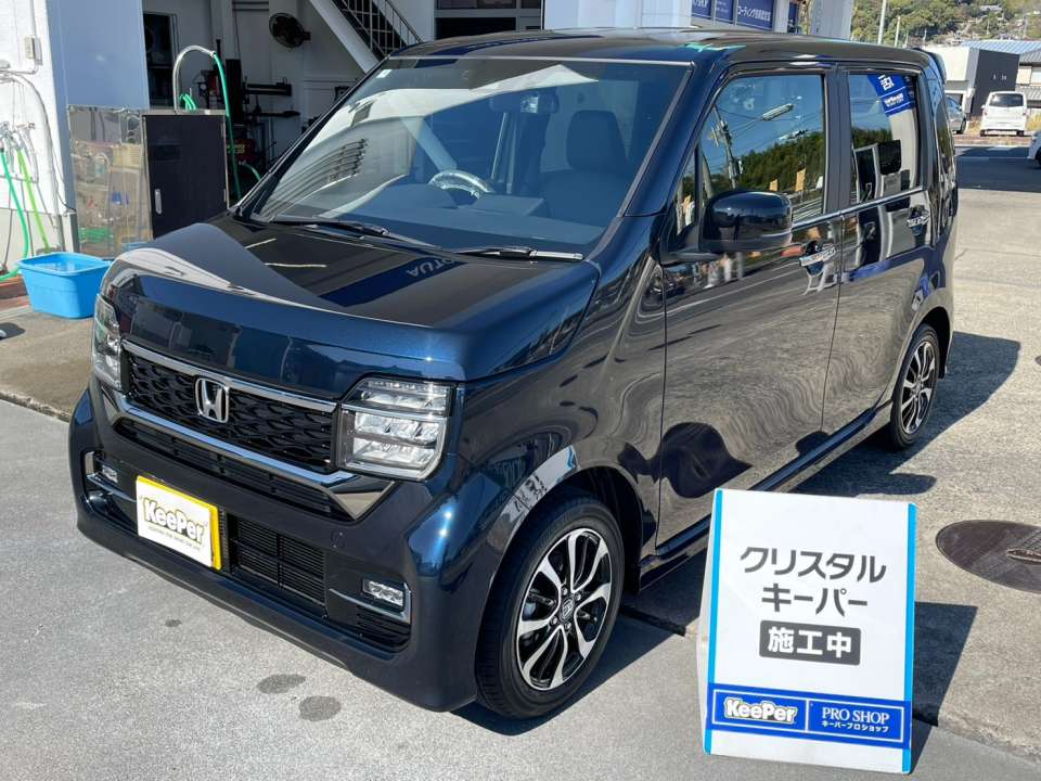 映り込みが非常にクリアで、細部まで丁寧に磨き上げた仕上がりがよく分かります。  光の反射が均一で、クリスタルキーパーならではの“透明感のある艶感”がしっかり出ています。普段のお手入れもしやすい状態です。