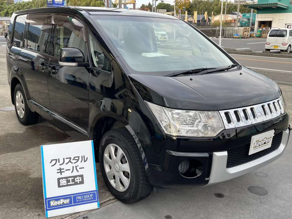三菱デリカD:5のクリスタルキーパー・フッ素ガラス全面・ヘッドライトクリーン＆プロテクト施工事例