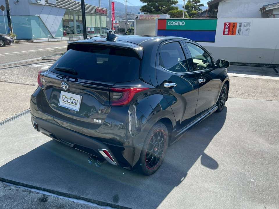 ボディ全体に均一なガラス被膜が形成され、光を受けたときの輝きが格段に向上。質感の高さが一目でわかる仕上がりです。