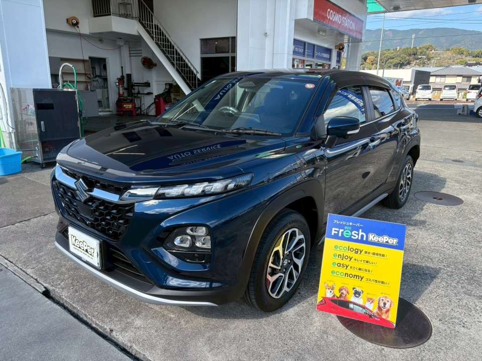 SUVらしい樹脂パーツ部分には、樹脂パーツキーパーを施工しています。白ボケやくすみが出やすいフェンダーやバンパー下部も、専用コーティングによってしっかり黒さが戻り、ボディカラーとのコントラストがはっきりとした印象に。足元が引き締まることで、FRONX全体がよりスタイリッシュで力強い雰囲気になりました。