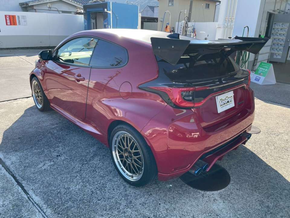 冬の汚れ・融雪剤に強いボディへリフレッシュ  Bメンテナンスにより防汚性が大きく回復し、冬場に付着しやすい泥汚れや融雪剤にも強い状態へリセットされました。汚れが残りにくく、日常の洗車の負担が軽くなるのが特長です。