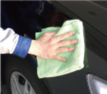 ミネラル取り洗車のイメージ（ツヤが戻ったボディと水ハジキ）