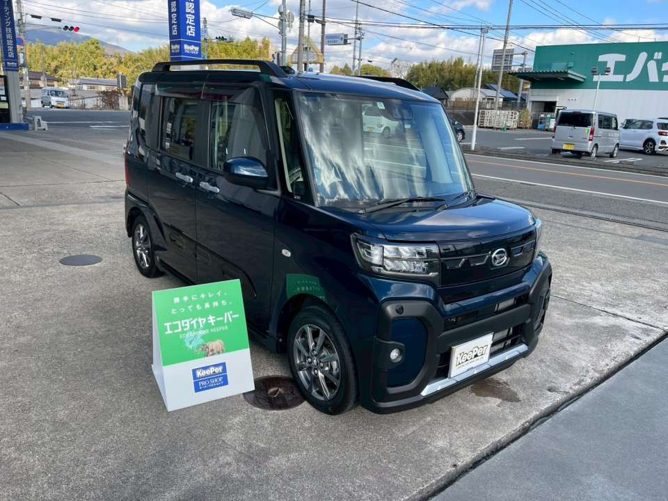 ヘッドライトプロテクト施工により、くすみを抑えて透明感のある仕上がりに。見た目が引き締まり、夜間走行時の安心感も向上しています。