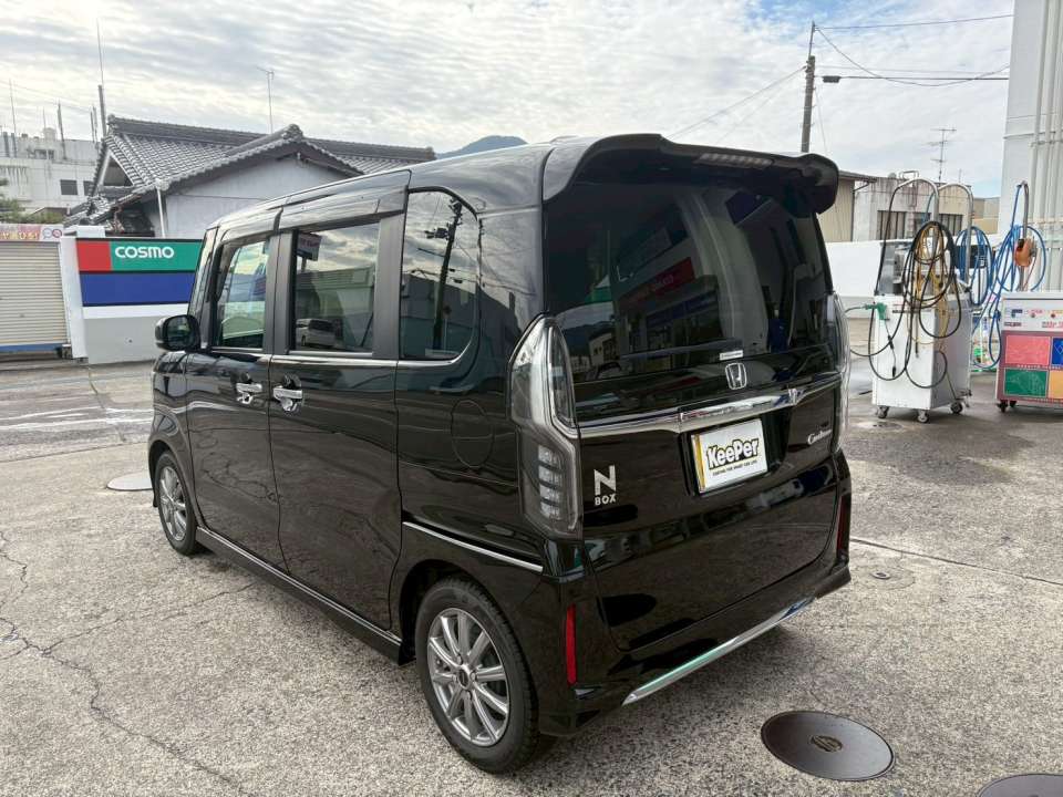 ボディ全体に汚れが付きにくくなり、日常のお手入れが楽になります。 年末年始もキレイな状態を維持したい方におすすめの施工内容です。