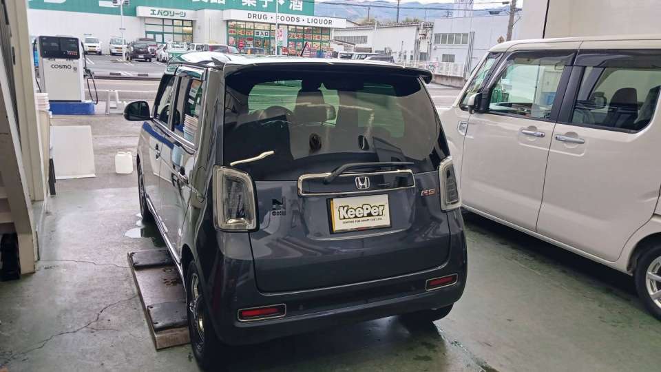 全面ガラス撥水で雨の日も安心なN-ONE RS。