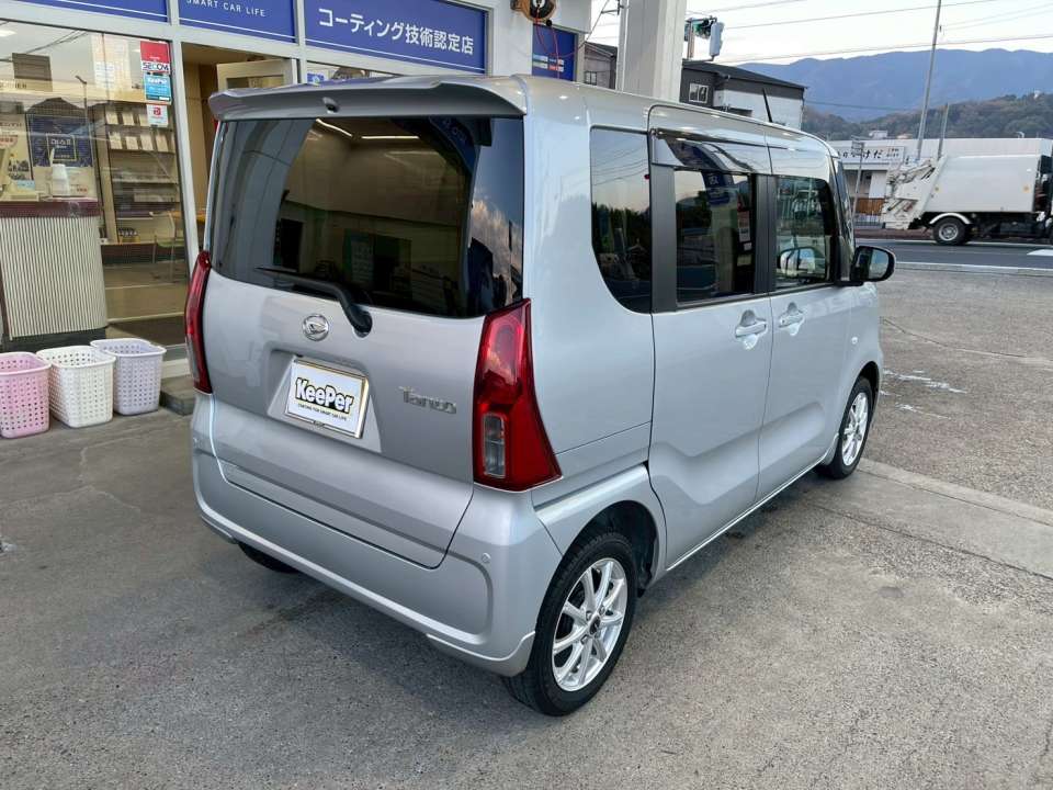 リア周りもクリアな映り込みに。年末前の総仕上げにおすすめです。