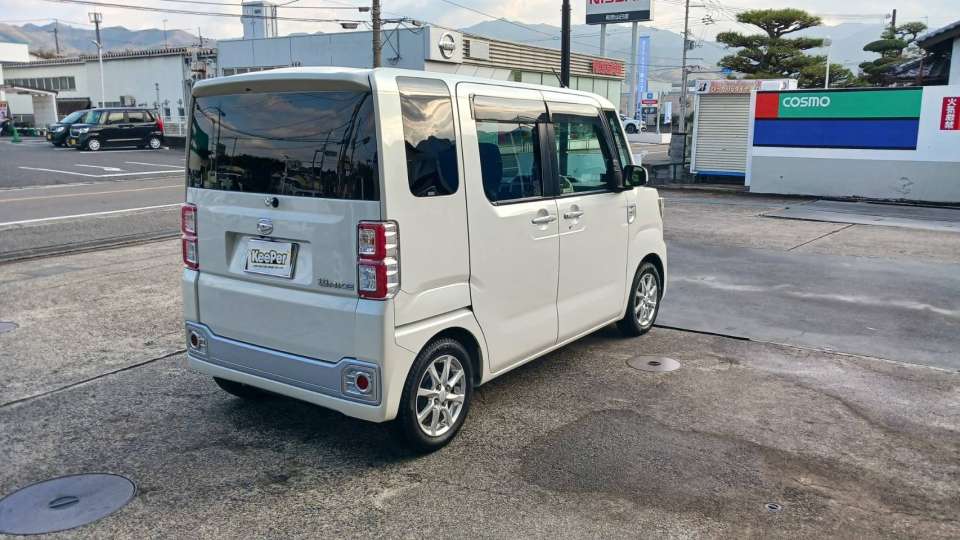 リア周りもクリアな映り込みに。年末前のリフレッシュ施工におすすめです。