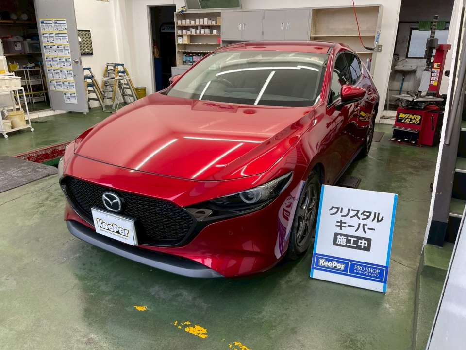 クリスタルキーパー施工により、 洗車では出せないクリアな映り込みを実感できます。 年末に“洗車以上のキレイ”を求める方に選ばれている理由が分かります。