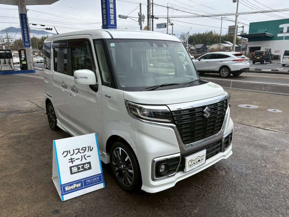 側面の映り込みが均一になることで、車全体がよりキレイに見えます。 クリスタルキーパーは見た目の美しさだけでなく、汚れが付きにくく洗車がラクになる点も人気の理由です。 年末はご希望日時が取りづらくなるため、枠だけ先に確保しておくと安心です。