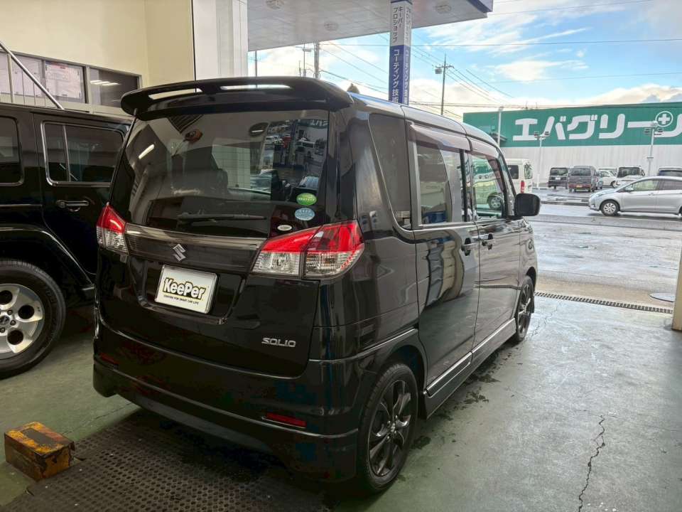 スズキ ソリオ全体にクリスタルキーパーを施工し、 新年を気持ちよく迎えられる美しい状態に整いました。 1年耐久のコーティングのため、 毎年キレイを更新したい方にもおすすめです。