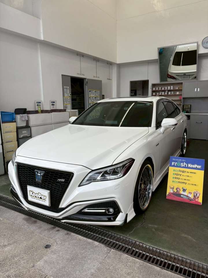 光の映り込みが整い、ボディラインがより際立つ仕上がりに。 ツヤだけでなく、汚れが付きにくく洗車がラクになるのも KeePerコーティングの大きな特長です。