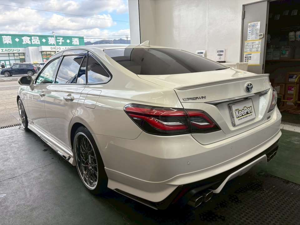 リアから見ても分かる、なめらかな塗装面とクリアな映り込み。 フレッシュキーパー＋鉄粉除去により、ボディ全体がスッとした透明感のある仕上がりになっています。