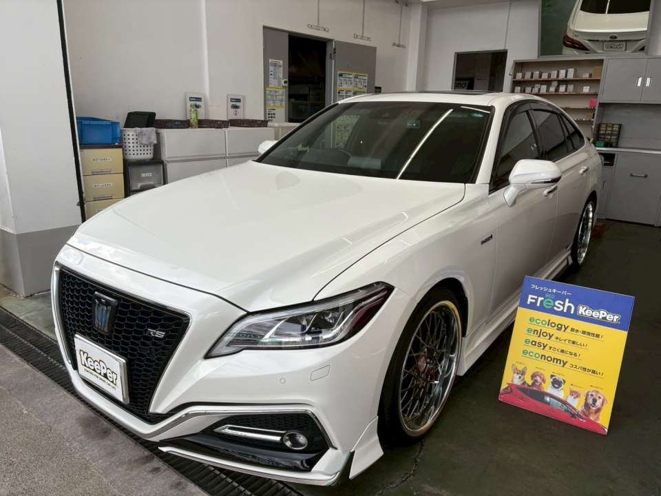川福石油 KeePer PRO SHOP 高野口SSにて施工。 フレッシュキーパー・ホイールコーティング・フッ素ガラス全面・鉄粉取りのセット施工で、 見た目と日常の洗車のラクさを両立した1台に仕上がりました。