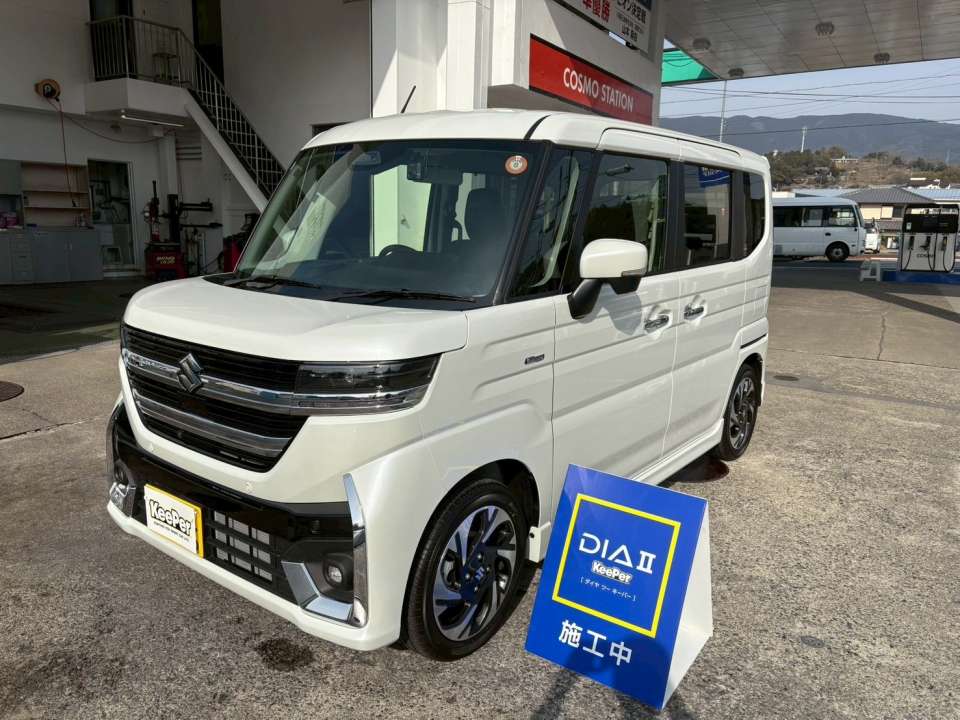 側面全体に広がるなめらかな艶感 ドアパネルなど面積の広い部分ほど、 ダイヤⅡキーパーの艶と立体感が際立ちます。 ホコリや雨ジミが付きにくく、 普段のお手入れがしやすい状態に仕上がりました。