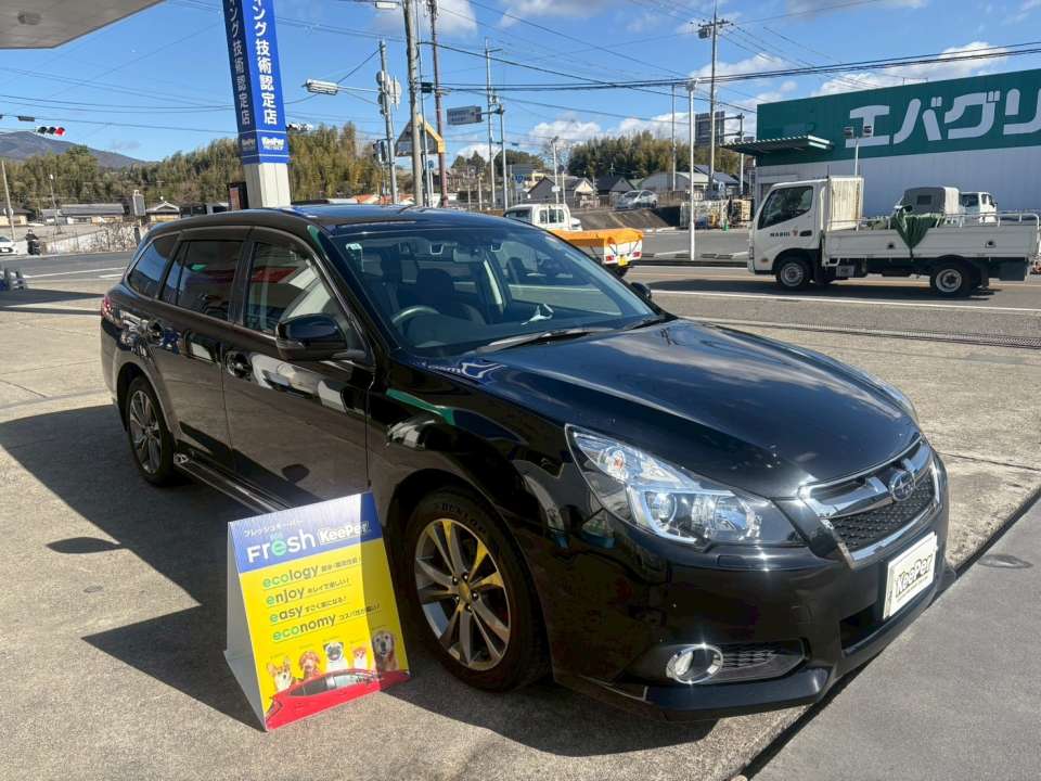 全体を見ても、ツヤの均一さと透明感がはっきり分かります。 フレッシュキーパーは、 汚れの密着を防ぐことでキレイな状態が長く続くコーティング。 普段のお手入れを簡単にしたい方におすすめです。