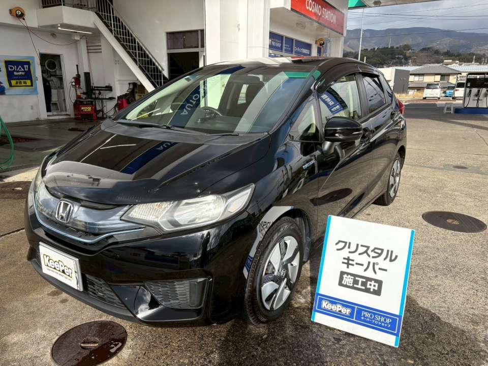 クリスタルキーパー＋フッ素ガラスコーティング施工｜ホンダ フィット ハイブリッド｜雨の日も安心の視界と黒ツヤ仕上げ｜和歌山県橋本市