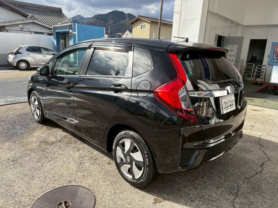 クリスタルキーパー＋フッ素ガラスコーティング施工｜ホンダ フィット ハイブリッド｜雨の日も安心の視界と黒ツヤ仕上げ｜和歌山県橋本市