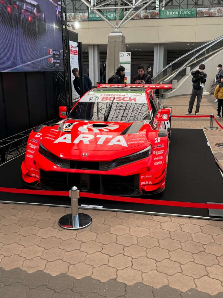 SUPER GT マシン展示