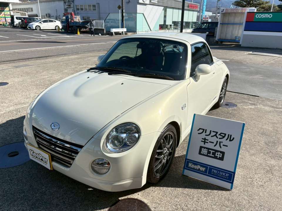 施工後のリアビュー。 コンパクトなボディでも、 コーティングによるツヤの違いがしっかり感じられます。 ボディ全体がなめらかに見え、清潔感のある仕上がりになりました。