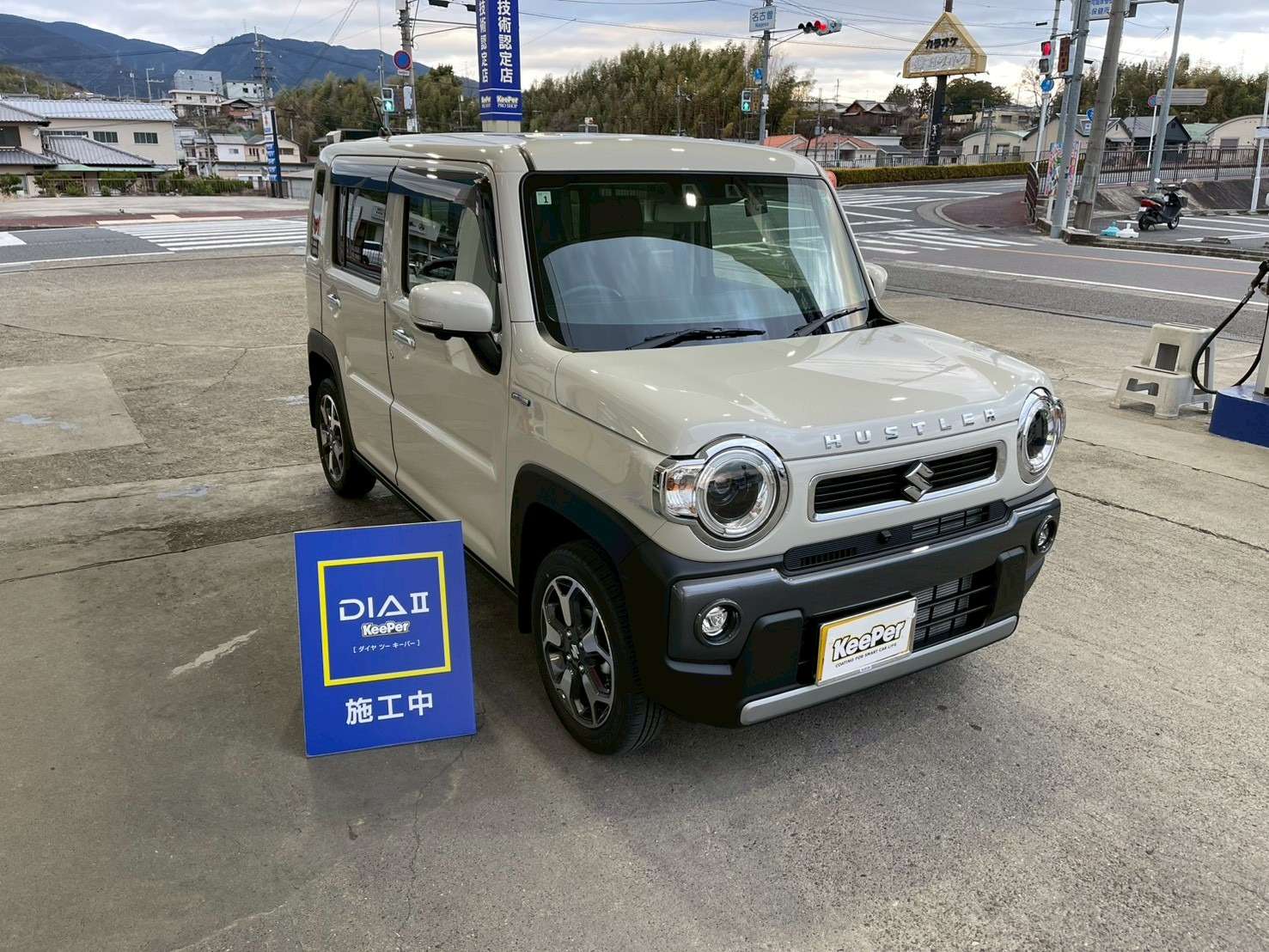 ボディ全体に均一なツヤが生まれ、 パネルごとの映り込みも整いました。  ダイヤⅡプレミアムならではの、 立体感と深みのある光沢が、 スズキ ハスラーのデザインを より引き立てています🚗✨