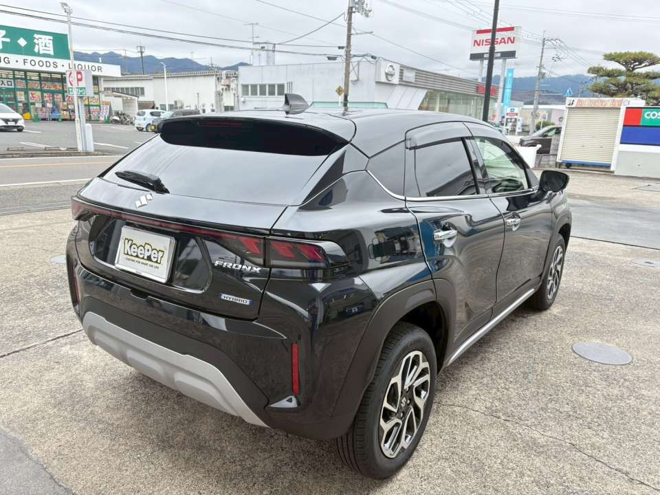 施工中の状態でも分かるほど、 ボディ全体に深みのあるツヤが表れています。  ダイヤⅡキーパーは、見た目の美しさだけでなく、 汚れが付きにくく、雨で落ちやすい防汚性能も備えています。  長くキレイに乗りたい方にとって、 安心して選んでいただける仕上がりとなりました。