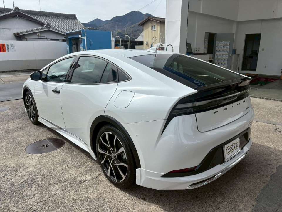 リアまわりも塗装の質感がはっきりと分かり、清潔感のある仕上がりになっています。 1年耐久のクリスタルキーパーは、毎年繰り返し施工することで塗装を守り、長くキレイな状態を保つことができます。