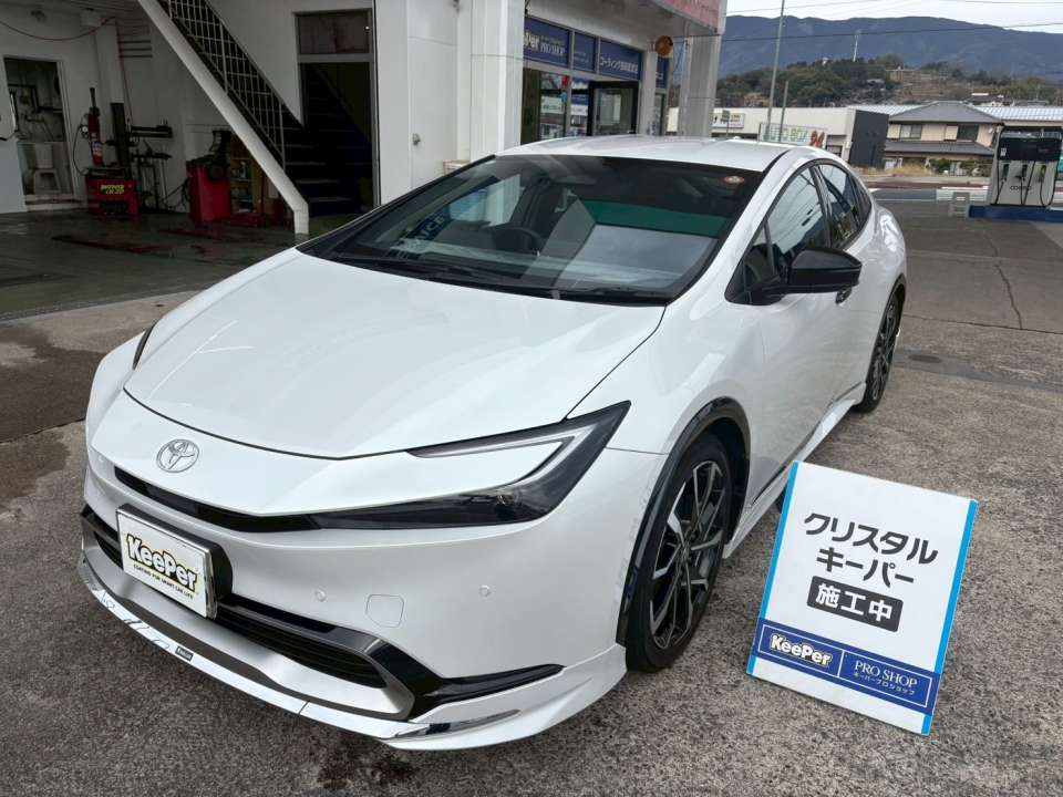 フロントまわりは、光の反射が均一になり、ボディ全体が明るく引き締まった印象に仕上がりました。 クリスタルキーパーは、ガラス特有のツヤと透明感が特徴で、日常使いのお車にもおすすめのコーティングです。