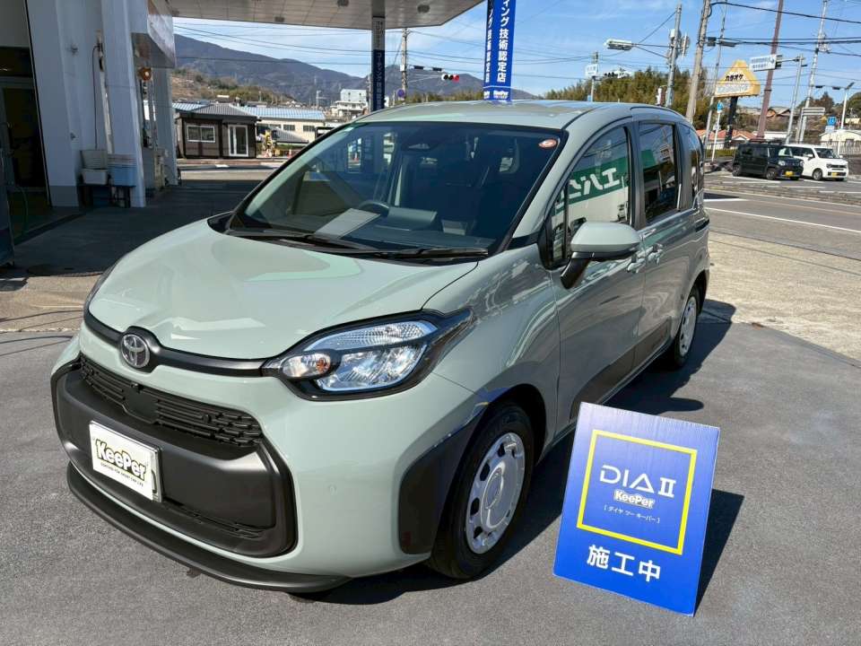 トヨタ シエンタのボディ全体に ツヤと透明感が戻りました。  ダイヤⅡキーパーのメンテナンスにより 汚れが付きにくくなり、 雨が降るたびに汚れが流れやすくなります。