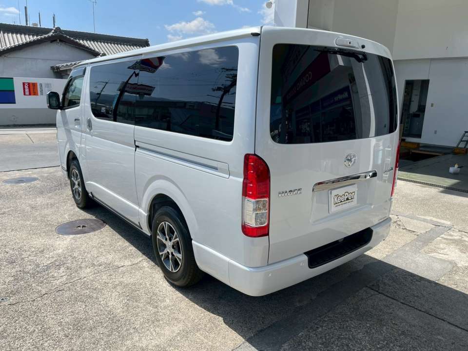 リア部分までしっかりとコーティング施工しています。 クリスタルキーパーはツヤと汚れにくさを両立した、1年耐久のガラスコーティングです。