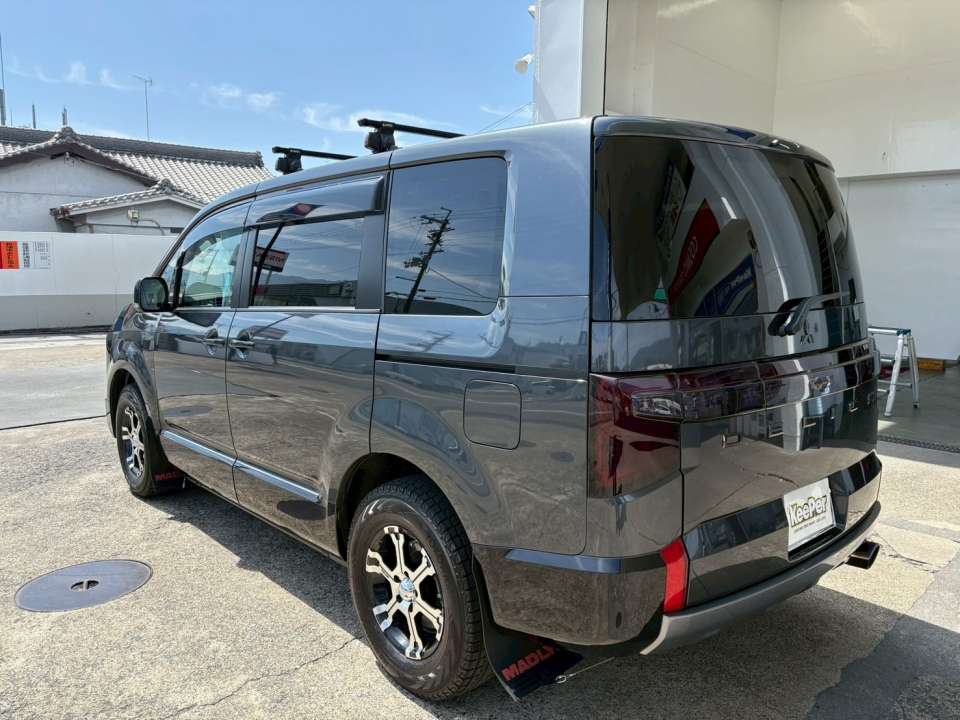 リアビューから見ても、ボディ全体にツヤが均一に広がり、存在感のある仕上がりになっています。ダイヤⅡ仕様へアップグレードすることで、見た目の美しさだけでなく、長期間キレイを維持しやすい状態へと仕上がっています。