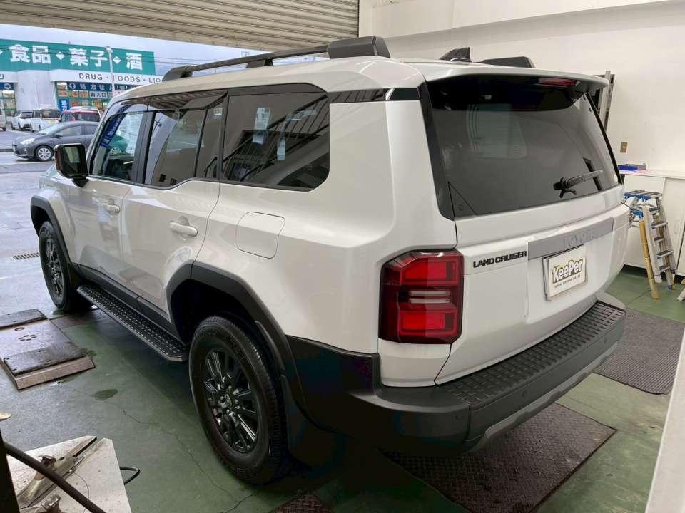 リアビューでもツヤと透明感がしっかりと感じられ、ボディ全体に統一感のある仕上がりとなりました。汚れが付きにくくなることで、この美しい状態を長く維持できるのもダイヤⅡキーパーの魅力です。