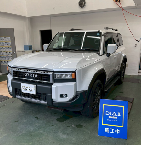 正面から見ると、塗装表面のなめらかさが際立ち、細部までしっかりとコーティングされているのが分かります。ダイヤⅡキーパー特有のガラス被膜が、汚れにくさと美しい状態の維持をサポートします。