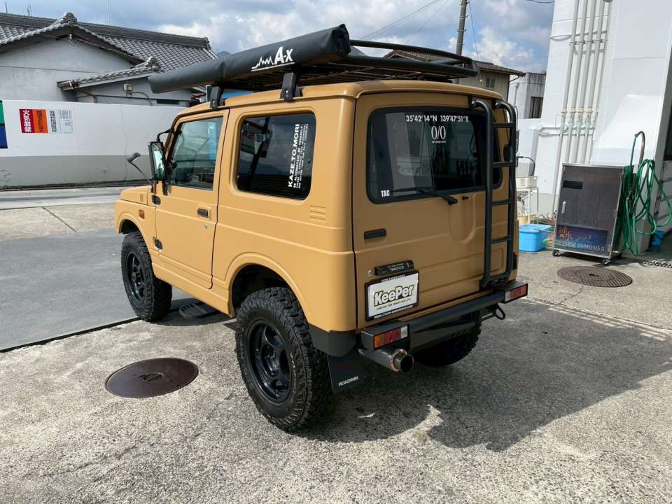 リアから見てもムラのない均一な質感に仕上がっています。 マット塗装はデリケートですが、専用コーティングでしっかり保護することで、美しさを長く維持できます。 大切なマットカラー車も安心してお任せください。