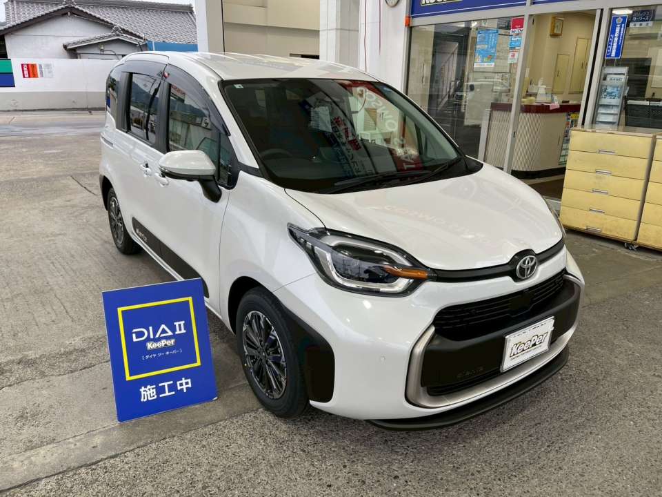 未塗装の樹脂パーツには樹脂パーツキーパーを施工。 新車時のきれいな黒さをそのまま保護し、ボディとのコントラストがより引き締まった印象になります。