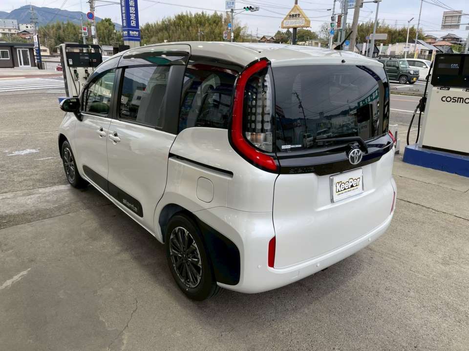 ダイヤⅡキーパーと樹脂パーツキーパーの同時施工により、ボディの艶と樹脂の黒さがバランスよく整い、新車らしい清潔感のある仕上がりになりました。