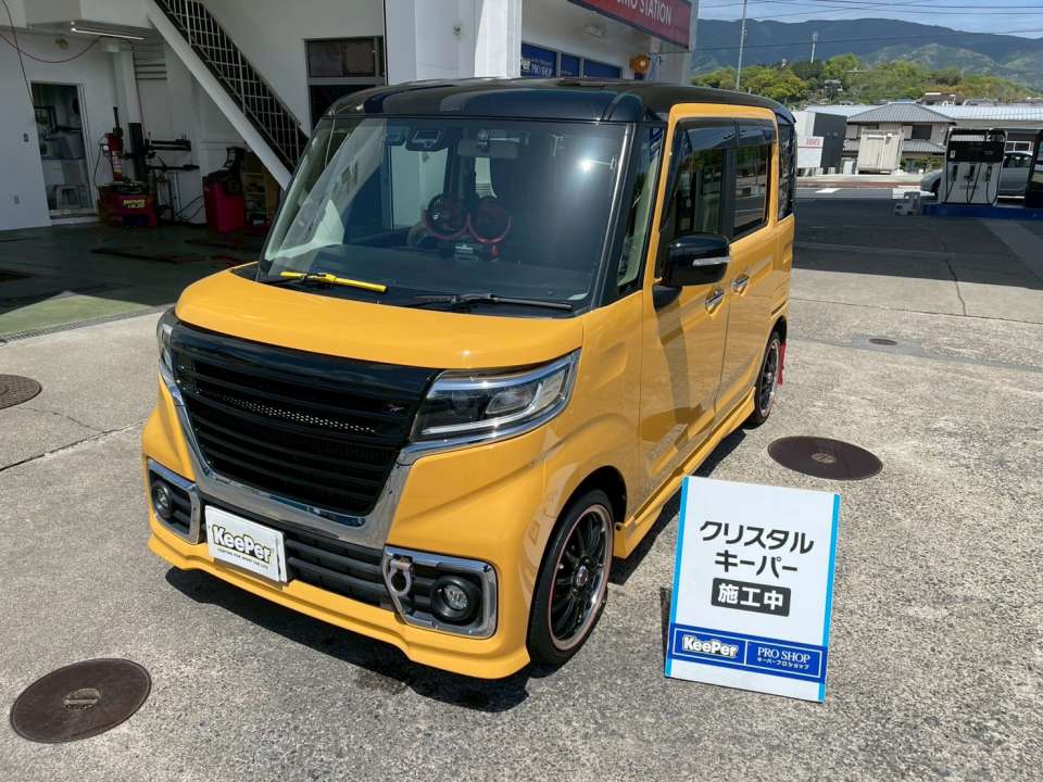 ボディ全体に均一な艶が出ることで、カスタムパーツの存在感もより際立ちます。クリスタルキーパーは日常使いのお車でもキレイを維持しやすく、洗車も楽になるのが特徴です。