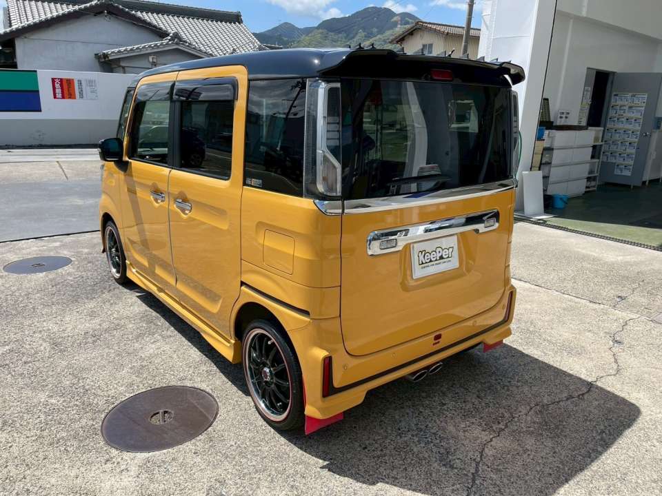 リア周りまでしっかり艶と撥水が効いた仕上がりです。軽自動車でもコーティングをすることで汚れにくさが大きく変わり、長くキレイな状態を保てます。