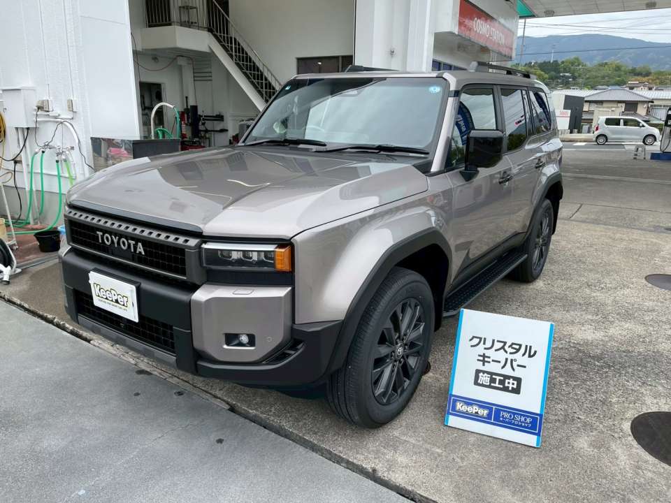 新型ランドクルーザー250にクリスタルキーパー施工✨ 無骨なデザインに、ガラス被膜の透明感が加わりワンランク上の仕上がりに。 新車のキレイな状態をしっかり守ります👍