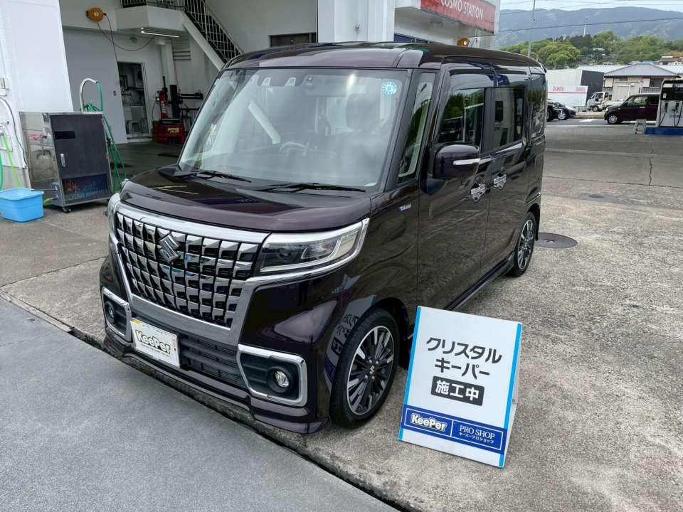 濃色ボディ特有の深い艶と映り込みが際立つ仕上がりに。クリスタルキーパー施工で、透明感のある美しいボディへと生まれ変わりました。