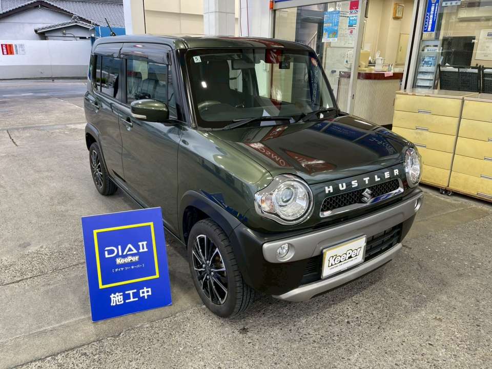 研磨後にダイヤⅡキーパーを施工することで、映り込みが大幅に向上。 ボディ全体に均一なツヤが生まれ、ワンランク上の仕上がりになっています。