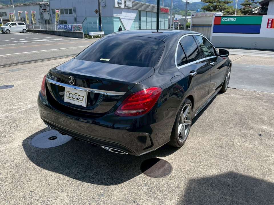リアまでツヤと引き締まりが出て、車全体がワンランク上の印象になりました。