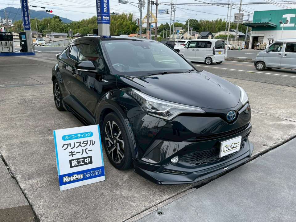 クリスタルキーパー施工完了。黒いボディに透明感のあるツヤが加わり、C-HRのシャープなデザインがさらに引き立ちました。1年に1回の施工で美しいボディを維持できる人気のKeePerコーティングです。
