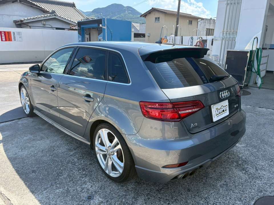 リアビューもスッキリとした仕上がりです。クリスタルキーパーなら1年間ノーメンテナンスで、愛車の美しさをしっかり守ります。