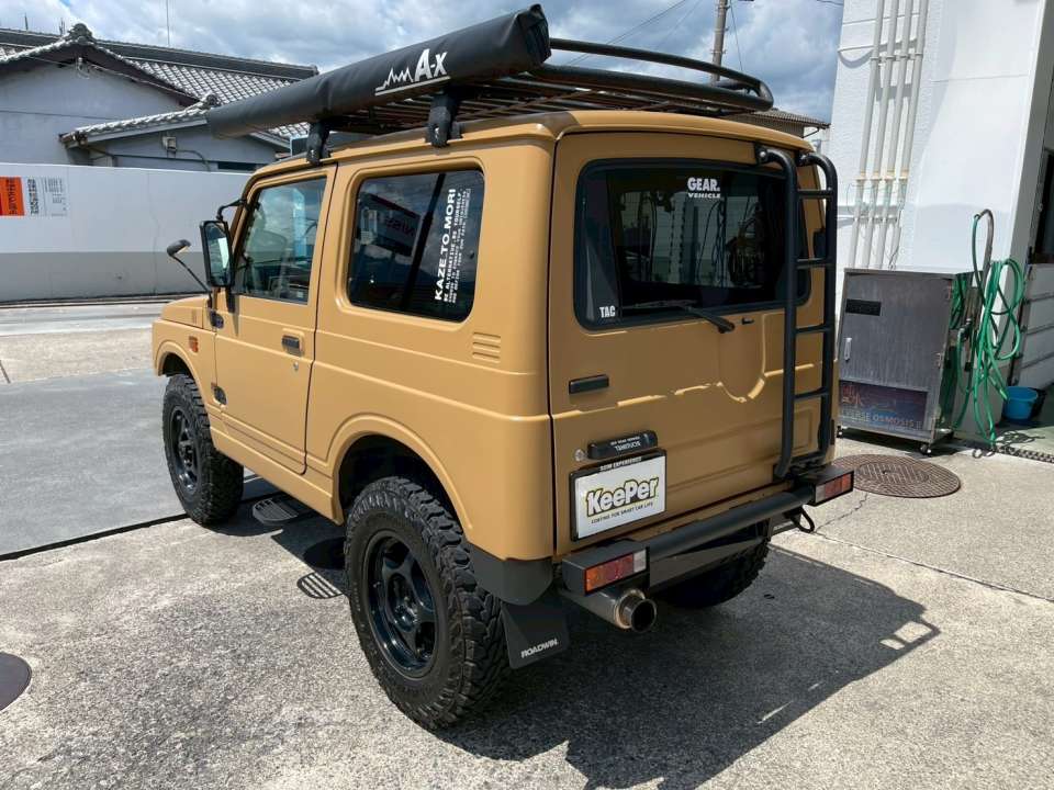 後ろ姿も迫力満点✨  マットテクスチャキーパーは、雨やホコリによる汚れの付着を軽減し、普段のお手入れをサポートします。  大切なマット塗装・マットラッピング車を長くキレイに維持したい方は、ぜひご相談ください😊  和歌山県橋本市の川福石油 KeePer PRO SHOP 高野口SSが施工いたします。🚗✨