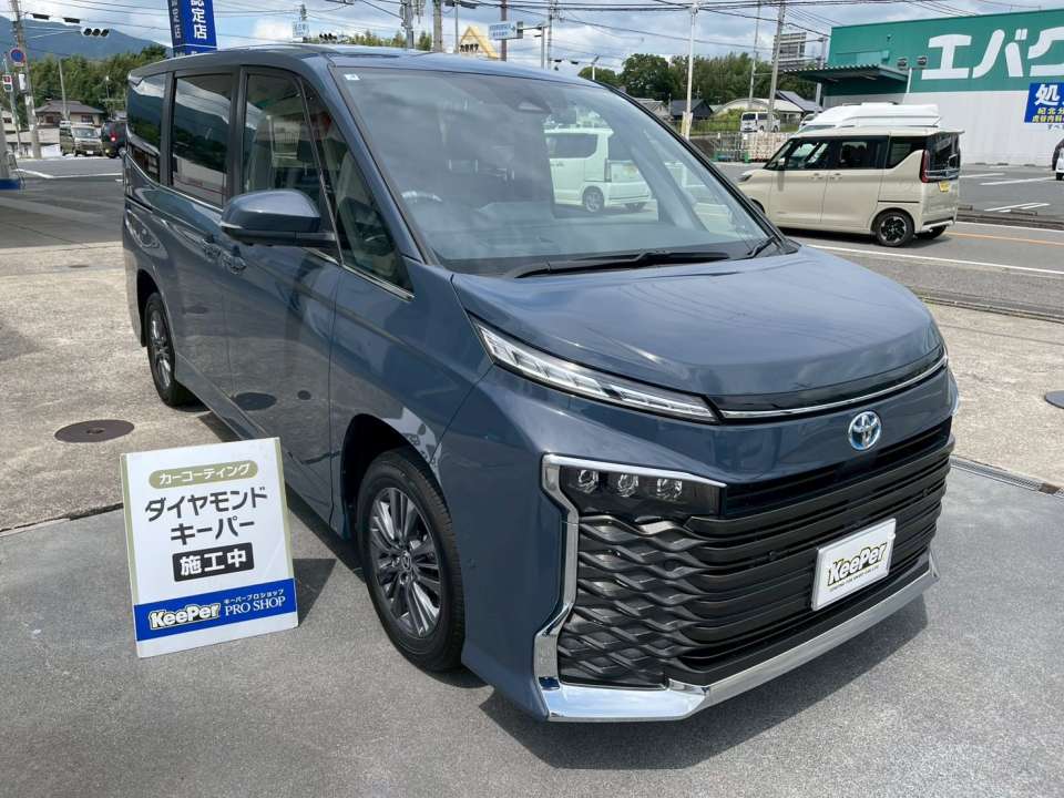 トヨタ ヴォクシー ダイヤモンドキーパーAメンテナンス施工 ブルーボディの深いツヤと美しい仕上がり