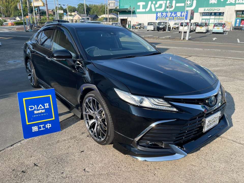 トヨタ カムリの黒いボディにダイヤⅡキーパー、鉄粉取り、細密研磨などを施工した深い艶と透明感のある仕上がり