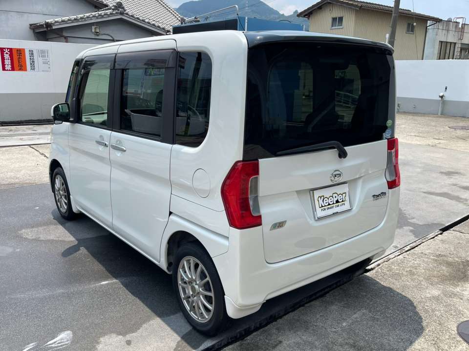「後ろから見てもツヤのあるきれいな仕上がりに。クリスタルキーパーが塗装をしっかり守り、普段のお手入れもしやすくなります。」