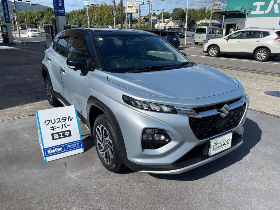 クリスタルキーパー白い車